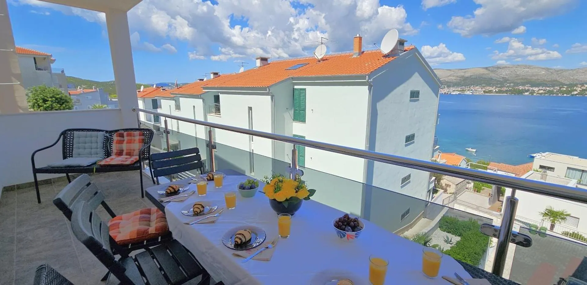 Large Seaview Apt, 150M To Beach, 4Km From Trogir - Apt Nora
