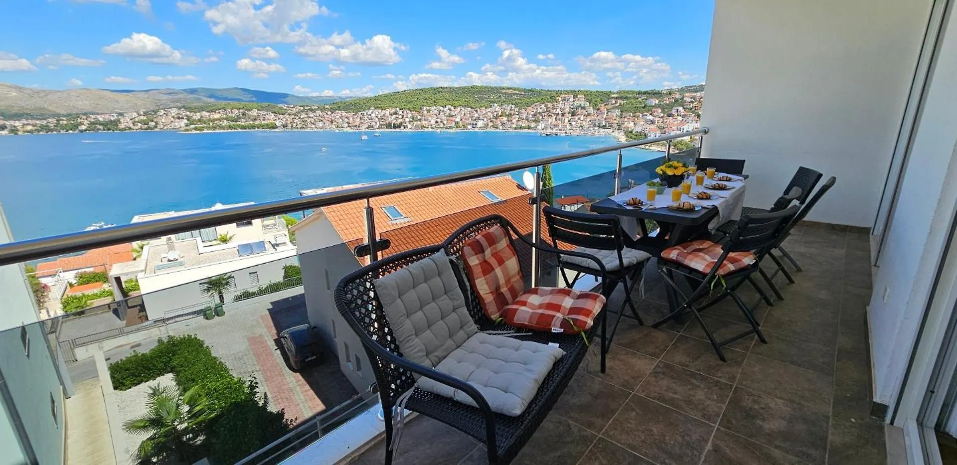 Apartman Large Seaview Apt, 150M To Beach, 4Km From Trogir - Apt Nora